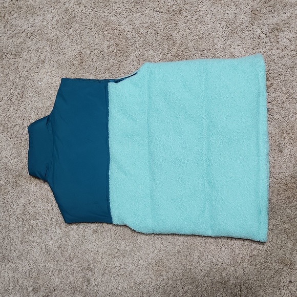 WILD FABLE Size XS puffer vest. 2 tone green. - Picture 2 of 8